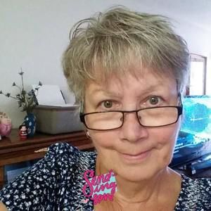 Meet your Posher, Debbie